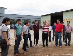 廣西食用菌協(xié)會到強壽生物科技公司進行食用菌技術觀摩交流